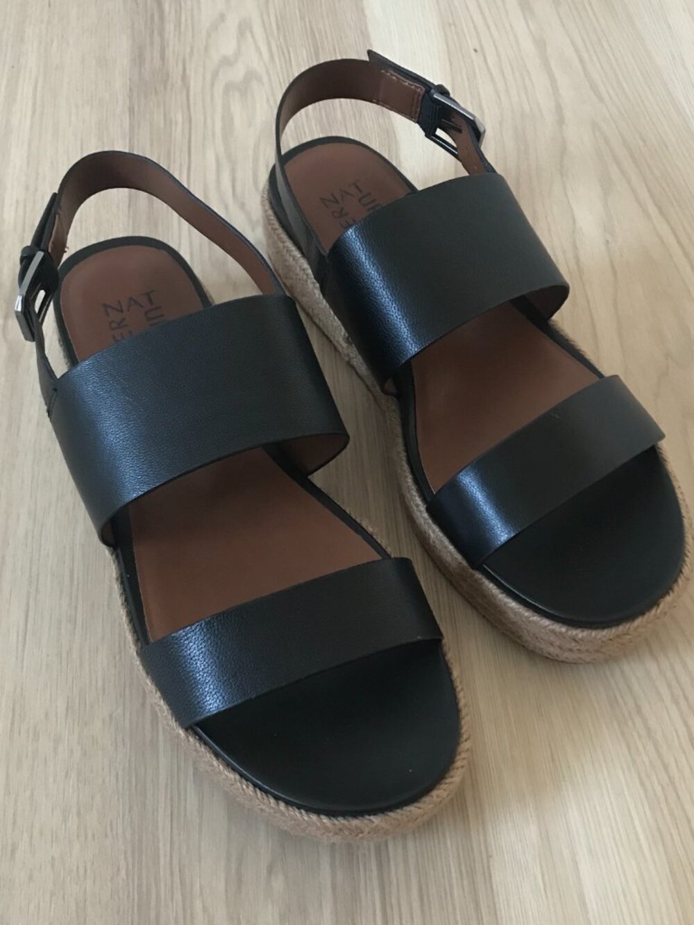 Naturalizer Black Leather Sandals Size 10 Wide ๐ค Classic and Comfortable - Picture 5 of 10